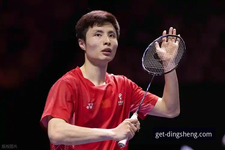 石宇奇亚锦赛夺冠最新动态：国羽男单八年磨一剑，鼎盛平台见证荣耀时刻